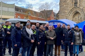 Polizei Warendorf: POL-WAF: Ahlen/Kreis Warendorf. Tolle Gespräche beim Coffee with a Cop - auch mit dem Innenminister