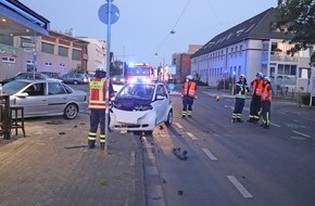 Polizei Mettmann: POL-ME: Zusammenstoß beim Abbiegen - 11.000 Euro Sachschaden und eine leicht verletzte Person - Langenfeld - 2006173