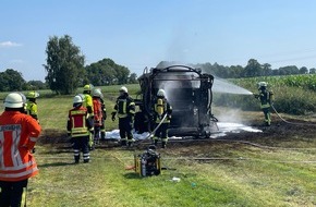 Kreisfeuerwehr Rotenburg (Wümme): FW-ROW: Heupresse von Feuer zerstört