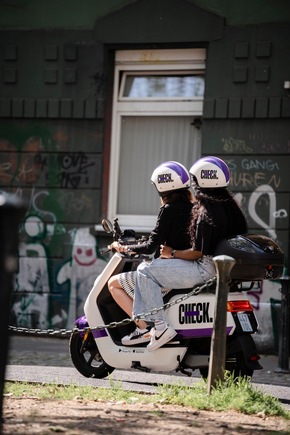 Pressemitteilung: E-Moped-Service “Check” startet erstmals auf dem deutschen Markt in Düsseldorf