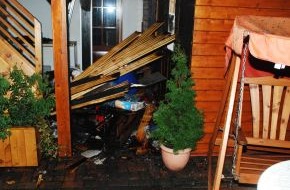 Polizeiinspektion Nienburg / Schaumburg: POL-NI: Gartenstuhlauflagen in Brand gesteckt - Polizei hofft auf Zeugenhinweise -Bild im Download-