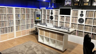 R.A.V.E.: Wenn Techno Geschichte schreibt: R.A.V.E. startet Crowdfunding zur Rettung einer einzigartigen Vinyl-Sammlung
