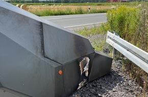 Polizei Coesfeld: POL-COE: Dülmen, Merfeld, L600/ Enforcement-Trailer durch Feuer beschädigt