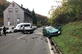 Polizeidirektion Neustadt/Weinstraße: POL-PDNW: B 39 / Lindenberg - Verkehrsunfall mit vier Leichtverletzten führt zur Vollsperrung
