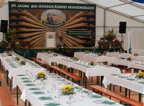 ​Tausende Menschen feiern mit der Bio-Schaukäserei Wiggensbach - Jubiläumsabend, Herbstmarkt und offene Türen zum 20-jährigen Bestehen