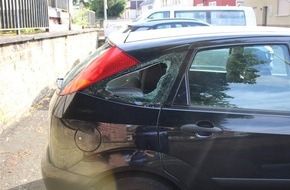 Polizeidirektion Kaiserslautern: POL-PDKL: Seitenscheibe an PKW beschädigt