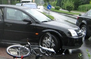 Polizei Düren: POL-DN: Radfahrerin erlitt schwere Kopfverletzungen