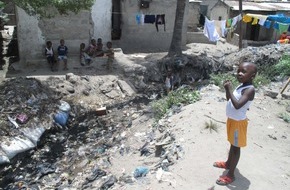 ZDF: "Leben im Abwasser": ZDF-"planet e."-Doku zum Weltwassertag über die hygienische Situation in Tansanias Slums (FOTO)