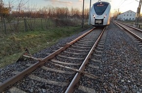 Bundespolizeiinspektion Dresden: BPOLI DD: Gefährlicher Eingriff in den Bahnverkehr -Zeugenaufruf