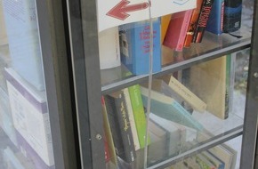 Polizei Coesfeld: POL-COE: Coesfeld, Schlosspark/ Fußtritt gegen Bücherschrank im Schlosspark "Zeugen gesucht"