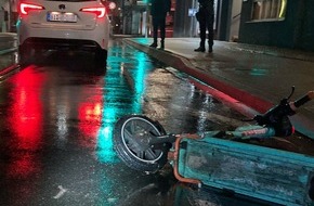 Polizei Bielefeld: POL-BI: E-Scooter auf die Stra&szlig;e geworfen - Pkw besch&auml;digt