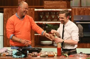 ProSieben: Klaas Heufer-Umlauf serviert in seiner Koch-Show "Das Auge kocht mit" gemeinsam mit Frank Rosin ein Candle-Light-Dinner