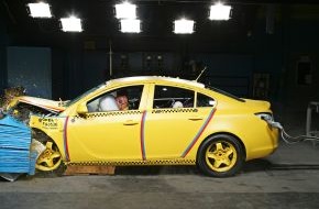 Opel Automobile GmbH: Opel Insignia überzeugt mit fünf Sternen im Euro NCAP-Test