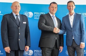 Kreispolizeibehörde Siegen-Wittgenstein: POL-SI: Von Landrat und Abteilungsleiter Polizei offiziell begrüßt: Holger Reitz ist neuer Leiter der Direktion Kriminalität der Kreispolizeibehörde Siegen-Wittgenstein - #polsiwi