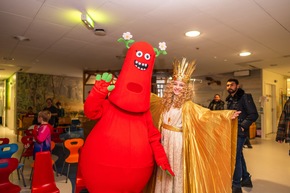 Pressemitteilung: Nürnberger Christkind bringt Weihnachtszauber in die Kinderklinik des Klinikums Nürnberg