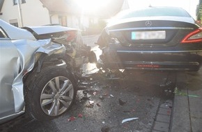 Kreispolizeibehörde Herford: POL-HF: Unaufmerksamkeit sorgt für Unfall- Fahrer leicht verletzt