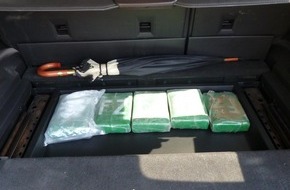 Bundespolizeidirektion Sankt Augustin: BPOL NRW: Fahndungserfolg der Bundespolizei; Italiener mit fünf Kilogramm Kokain im Wert von 254.000 Euro auf der A 61 festgenommen