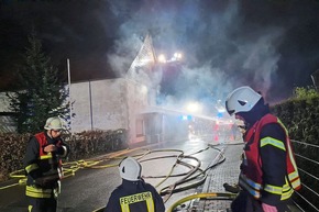 FW Borgentreich: Gebäudebrand in Natingen. Personen kamen nicht zu schaden.