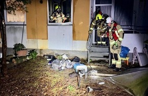 Feuerwehr Ratingen: FW Ratingen: K&uuml;chenbrand in Mehrfamilienhaus