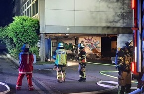 Feuerwehr Essen: FW-E: Feuer in Borbecker Gymnasium - Feuerwehr verhindert Brandausbreitung