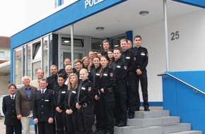 Polizeiinspektion Hameln-Pyrmont/Holzminden: POL-HM: 16 neue Mitarbeiterinnen und Mitarbeiter in der Polizeiinspektion Hameln-Pyrmont/Holzminden begrüßt