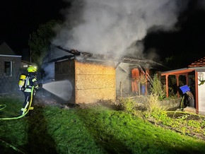 FW-WAF: Gartenlaube in Vollbrand