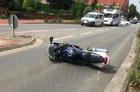 Polizeiinspektion Stade: POL-STD: 25-jähriger Motorradfahrer bei Unfall in Jork schwer verletzt