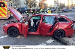Feuerwehr München: FW-M: Kleinkind bei schwerem Verkehrsunfall verstorben(Berg am Laim)