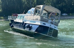 Polizeipräsidium Einsatz, Logistik und Technik: PP-ELT: Sportboot fährt sich auf Buhne fest