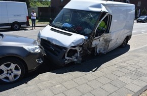 Polizei Mönchengladbach: POL-MG: spektakulärer Verkehrsunfall in Wolfsittard