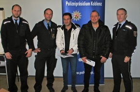 Polizeipräsidium Koblenz: POL-PPKO: Bürgerurkunden des Polizeipräsidenten für zwei Koblenzer Bürger