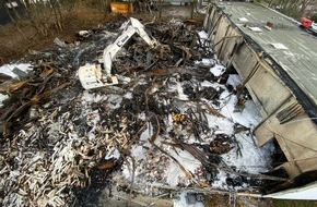 Feuerwehr Erkrath: FW-Erkrath: Großbrand einer Lagerhalle in Erkrath-Hochdahl - Abschlussmeldung
