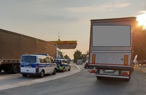 Bundespolizeidirektion Sankt Augustin: BPOL NRW: Klopfgeräusche im LKW 
-Bundespolizei nimmt 3 Geschleuste vorläufig fest - Ermittlungen gegen Schleuser laufen auf Hochtouren-