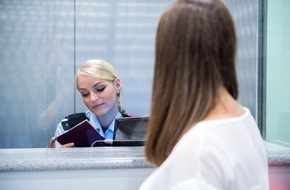 Bundespolizeidirektion Sankt Augustin: BPOL NRW: Bundespolizei nimmt junge Frau am Flughafen Köln/Bonn fest