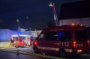 Feuerwehr der Stadt Arnsberg: FW-AR: Intensive Jahresübung: Brand in altem Drogerie-Gebäude