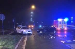 Polizei Rheinisch-Bergischer Kreis: POL-RBK: Burscheid - Verkehrsunfall im Einmündungsbereich mit drei Verletzten