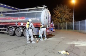 Feuerwehr Gelsenkirchen: FW-GE: Gefahrguttransporter verliert geringe Menge Methanol