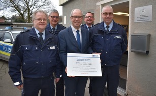 Polizei Paderborn: POL-PB: Bezirksbeamte in Altenbeken beziehen ihre neuen Diensträume - Als direkte Ansprechpartner für die Bürgerinnen und Bürger vor Ort