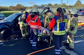 Freiwillige Feuerwehr Lehrte: FW Lehrte: Feuerwehr Ahlten übt gemeinsam mit dem DRK und den Maltesern