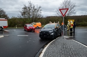 Freiwillige Feuerwehr Wachtberg: FW Wachtberg: Verkehrsunfall auf L123 bei Wachtberg-Gimmersdorf