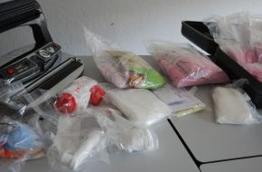 Polizeidirektion Hannover: POL-H: Glücksgriff - Polizei beschlagnahmt rund 23,5 Kilo Speed
Meldung mit Fotos!