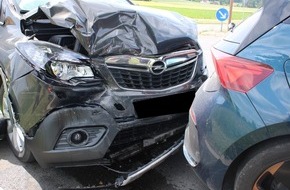 Polizei Minden-Lübbecke: POL-MI: Verkehrsunfall mit zwei Leichtverletzten