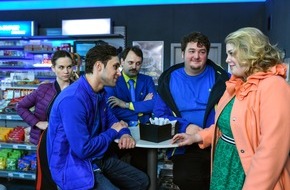 ZDF: Drehstart für neue ZDFneo-Sitcom "Tanken - mehr als Super" (FOTO)