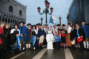 Zürcher Zunftmeister für die EURO 2008 Gastgeberstadt Zürich unterwegs: Karneval von Venedig zeigt &quot;Zürich, verführerischer als Casanova&quot;