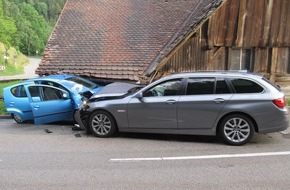 Polizeipräsidium Freiburg: POL-FR: Simonswald: Frontalzusammenstoß mit verletzter Fahrerin