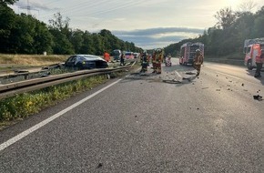 Autobahnpolizeiinspektion: API-TH: VW Kleintransporter katapultiert Tesla in Mittelschutzplanke auf A 4 bei Erfurt