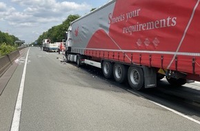 Feuerwehr Dortmund: FW-DO: Verkehrsunfall zwischen drei LKW auf der A45 Fahrtrichtung Oberhausen