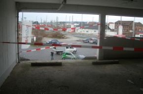 Polizeiinspektion Hildesheim: POL-HI: Ein ungewöhnlicher Autounfall