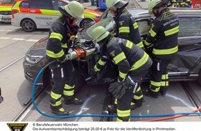 Feuerwehr München: FW-M: Kreuzungskollision (Schwabing)