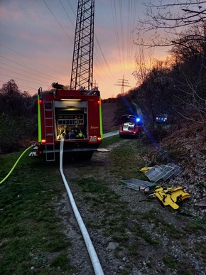 FW-EN: Am Nacken war ein erweiterter L&ouml;schzug im Einsatz.